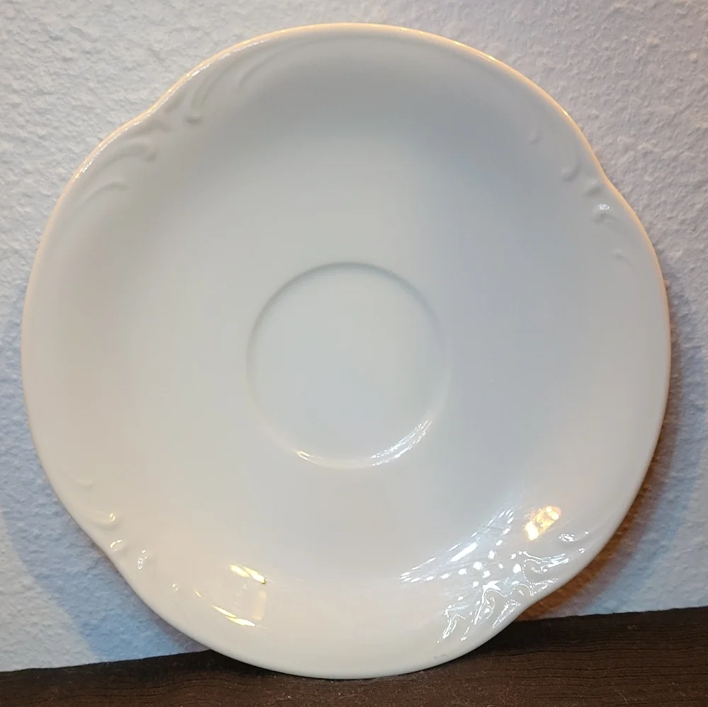 Vtg 2 Tea Coffee Cups & Saucers White Porcelain Made In Japan